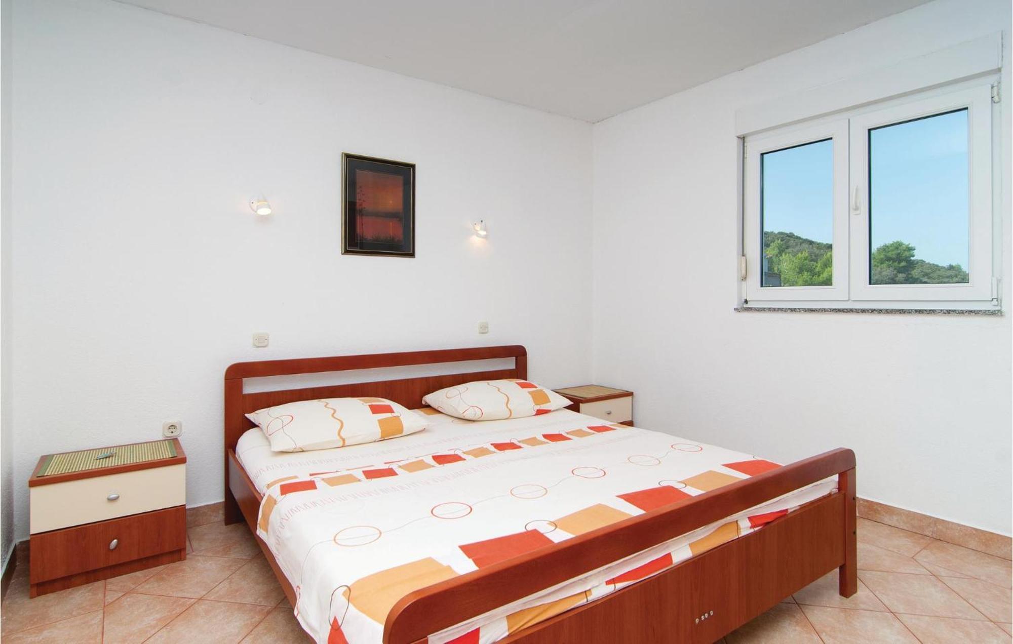 2 Bedroom Awesome Apartment In Drvenik Veliki Bagian luar foto